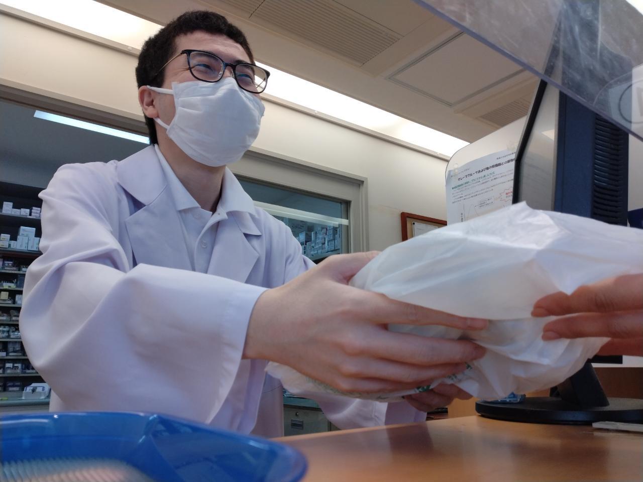 薬剤師さんの笑顔があふれ出る薬局